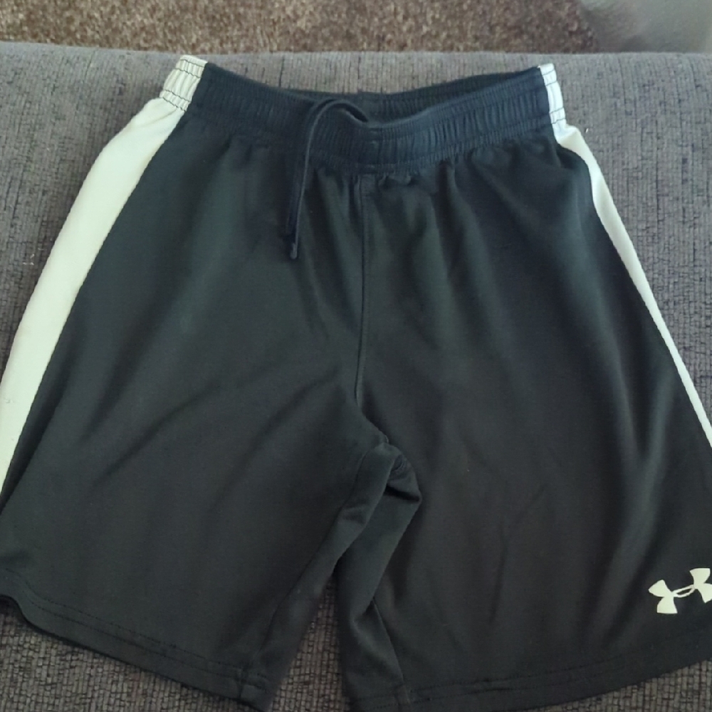 Under Armour Black and White Performance Shorts Lightweight Comfort